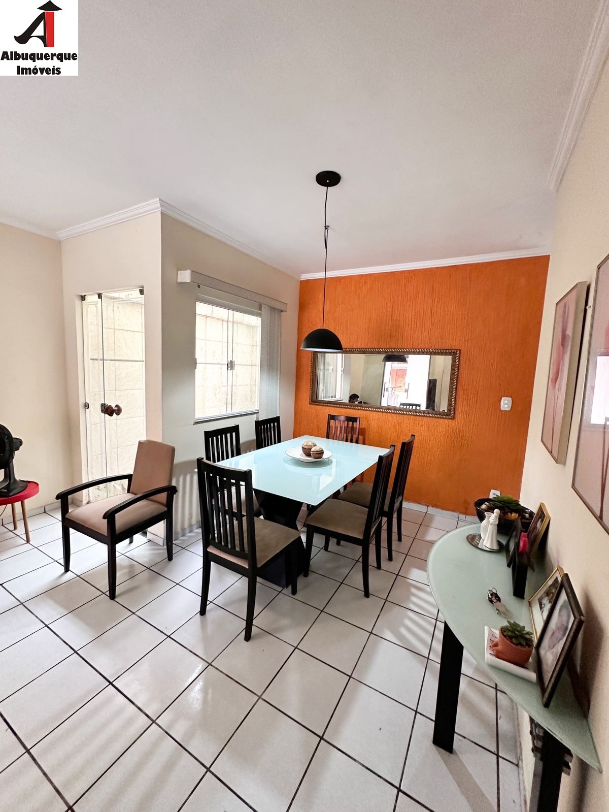 Casa à venda com 3 quartos, 160m² - Foto 1