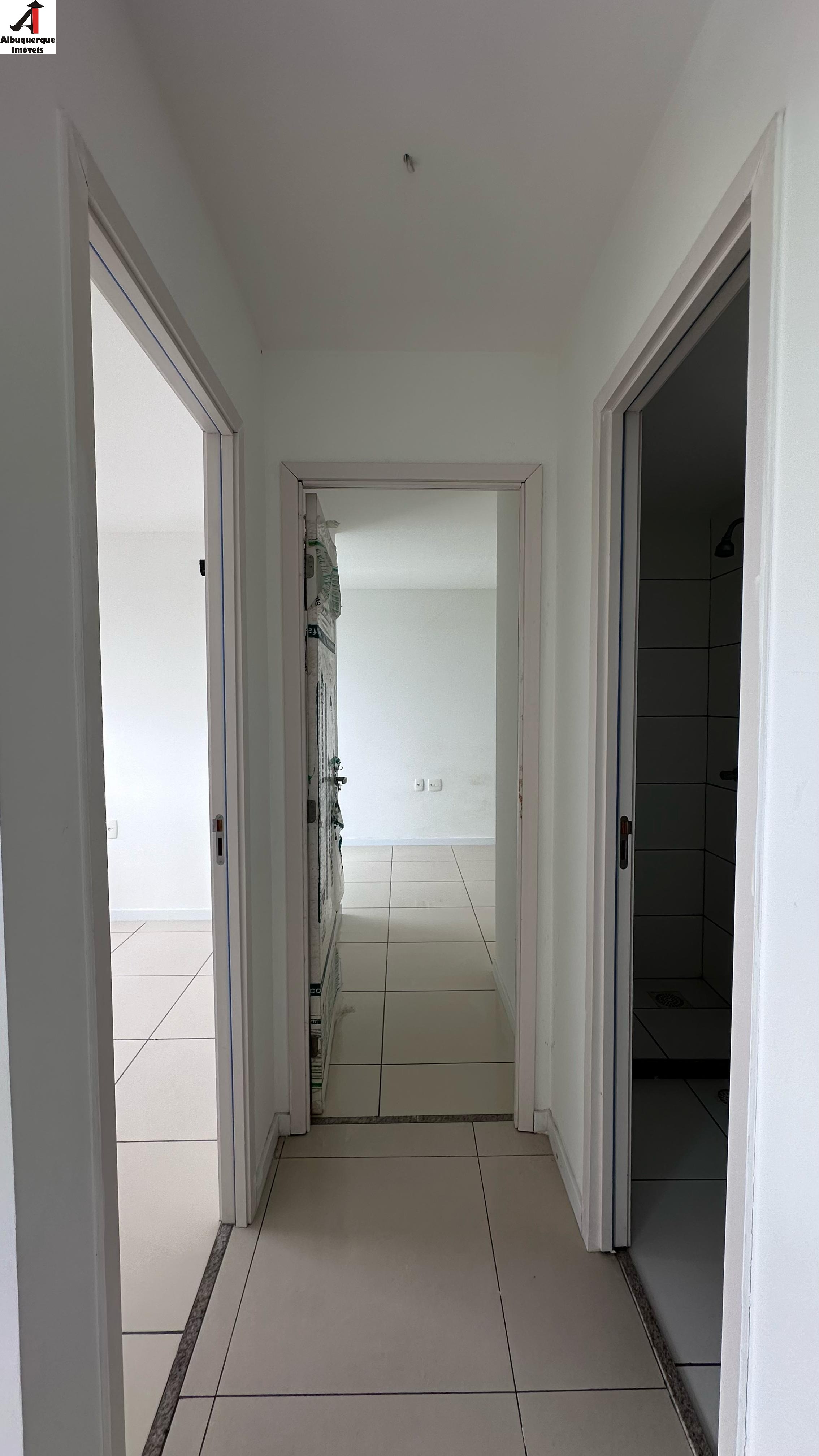 Apartamento à venda com 2 quartos, 65m² - Foto 2