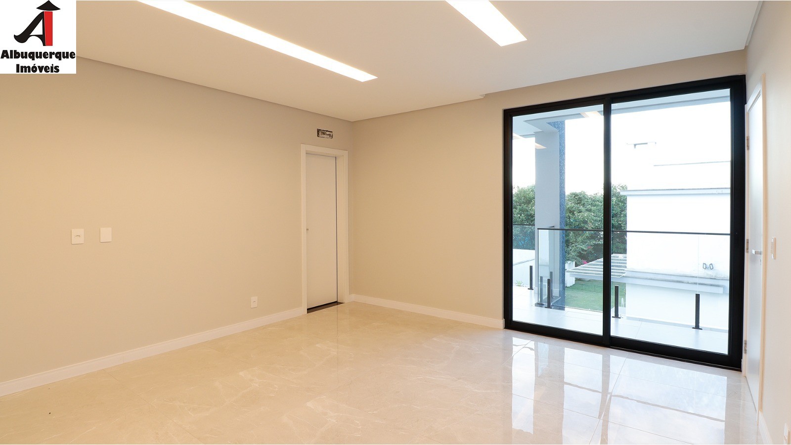 Casa à venda com 4 quartos, 370m² - Foto 18