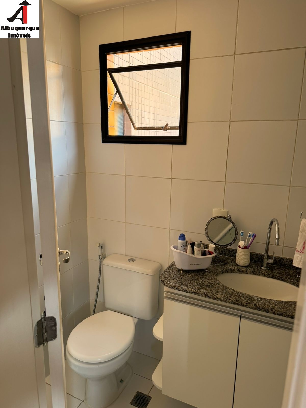 Apartamento à venda com 2 quartos, 69m² - Foto 2