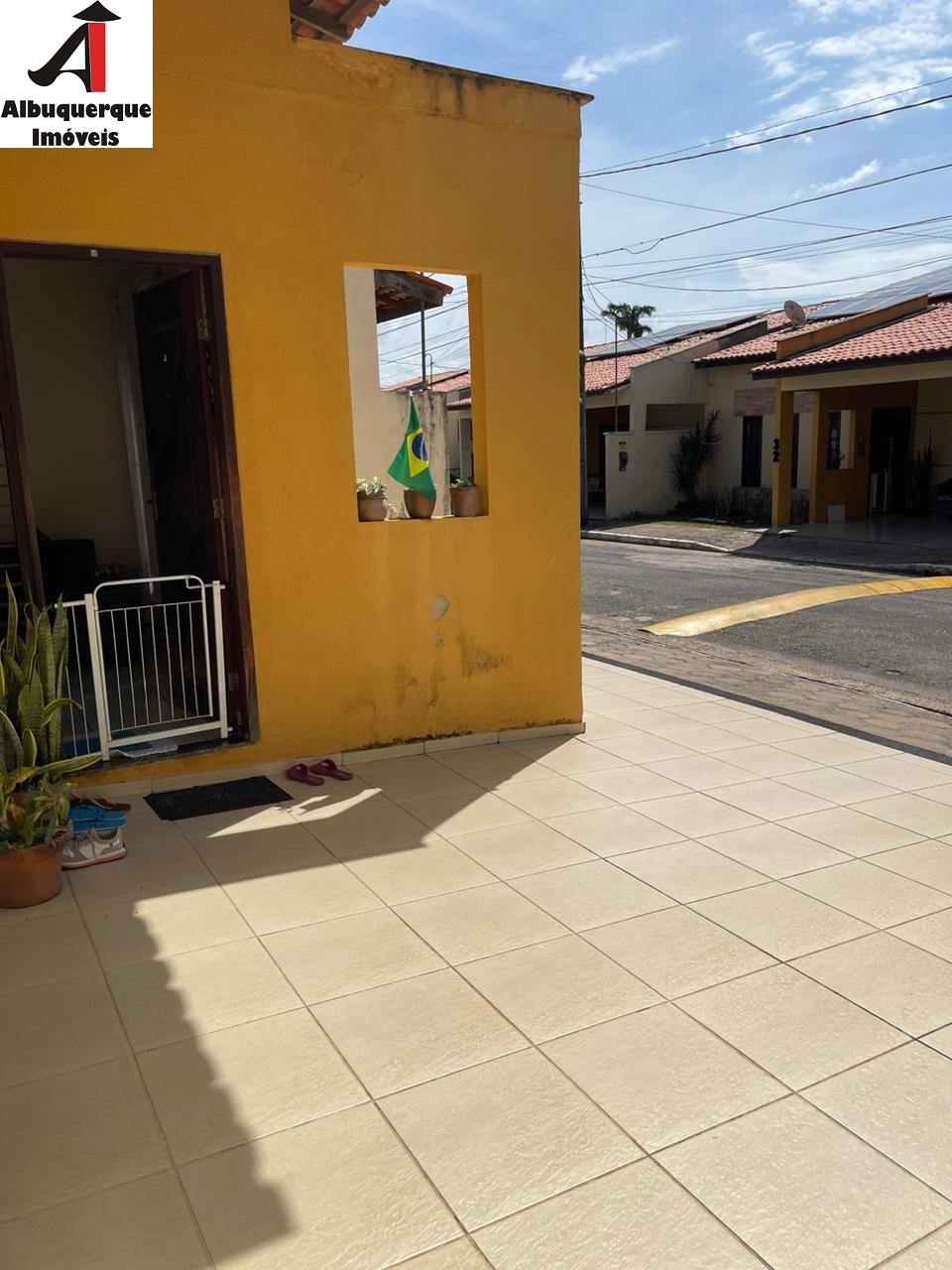 Casa à venda com 3 quartos, 220m² - Foto 2