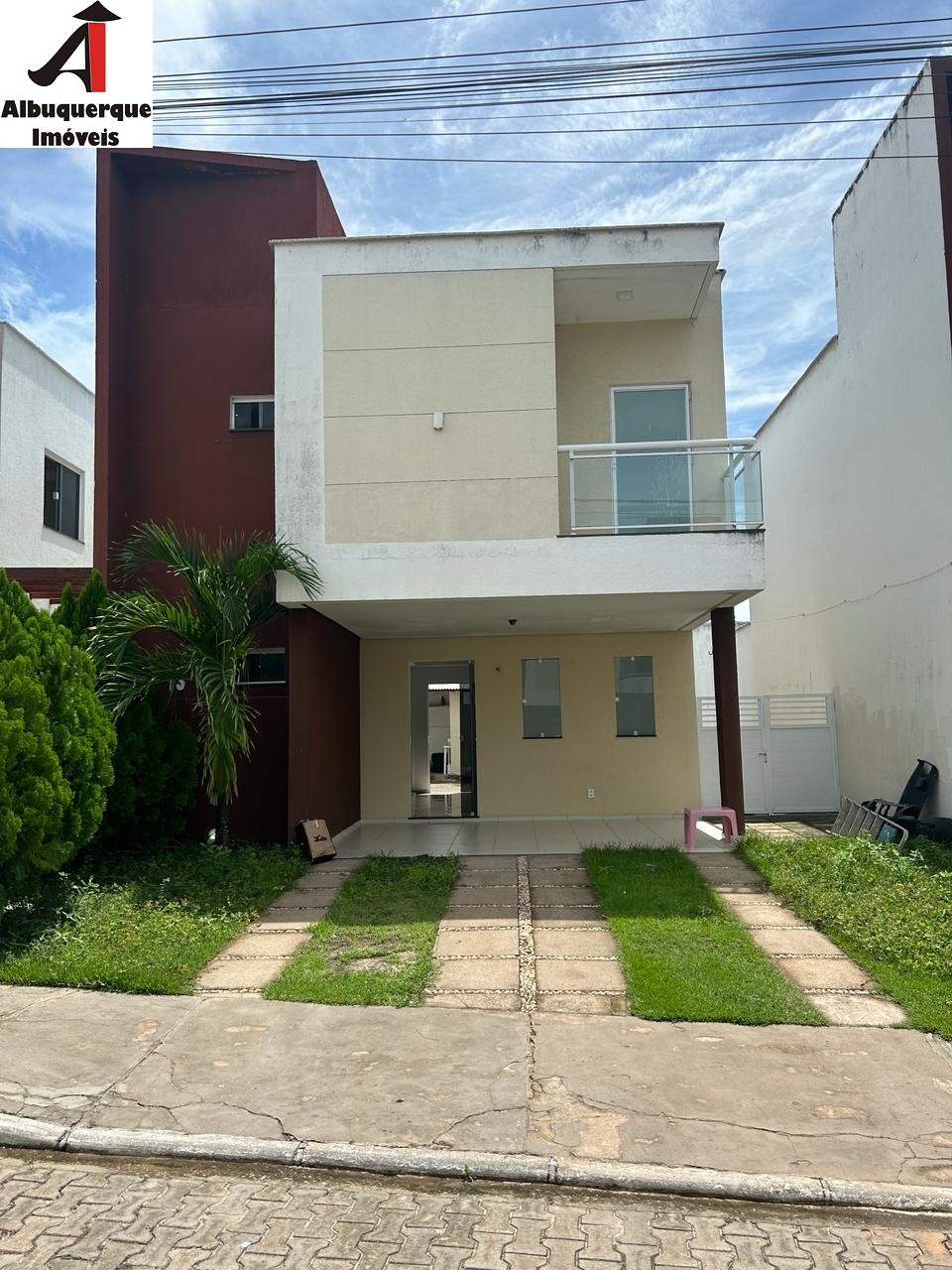 Casa à venda com 3 quartos, 124m² - Foto 1