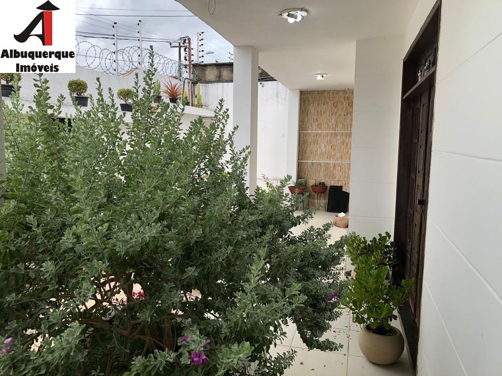 Casa à venda com 3 quartos, 300m² - Foto 5