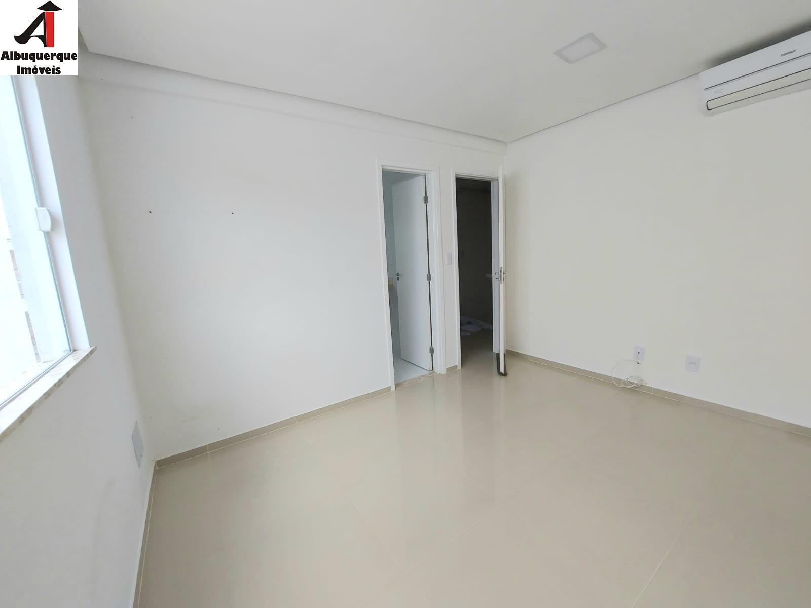 Casa à venda com 3 quartos, 221m² - Foto 11