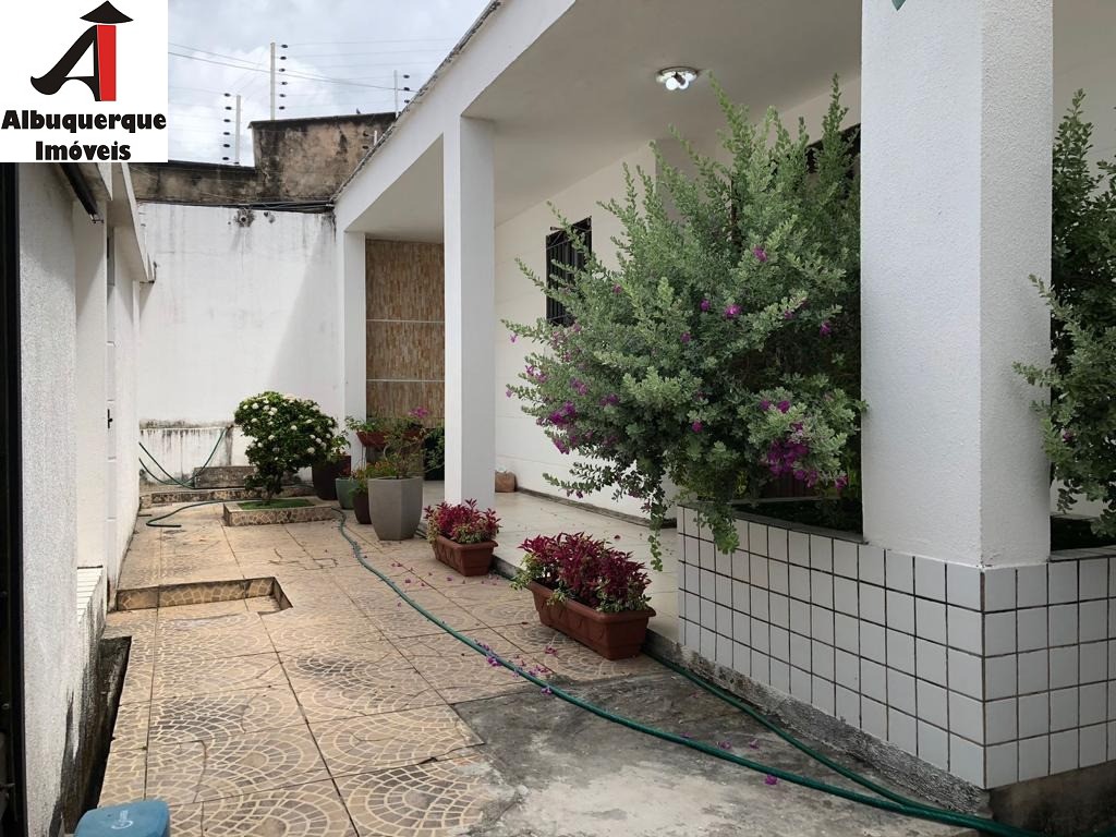 Casa à venda com 3 quartos, 300m² - Foto 21