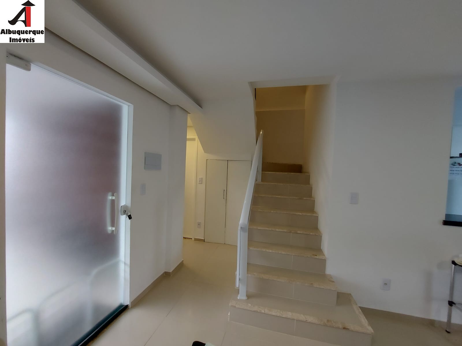 Casa à venda com 3 quartos, 221m² - Foto 4