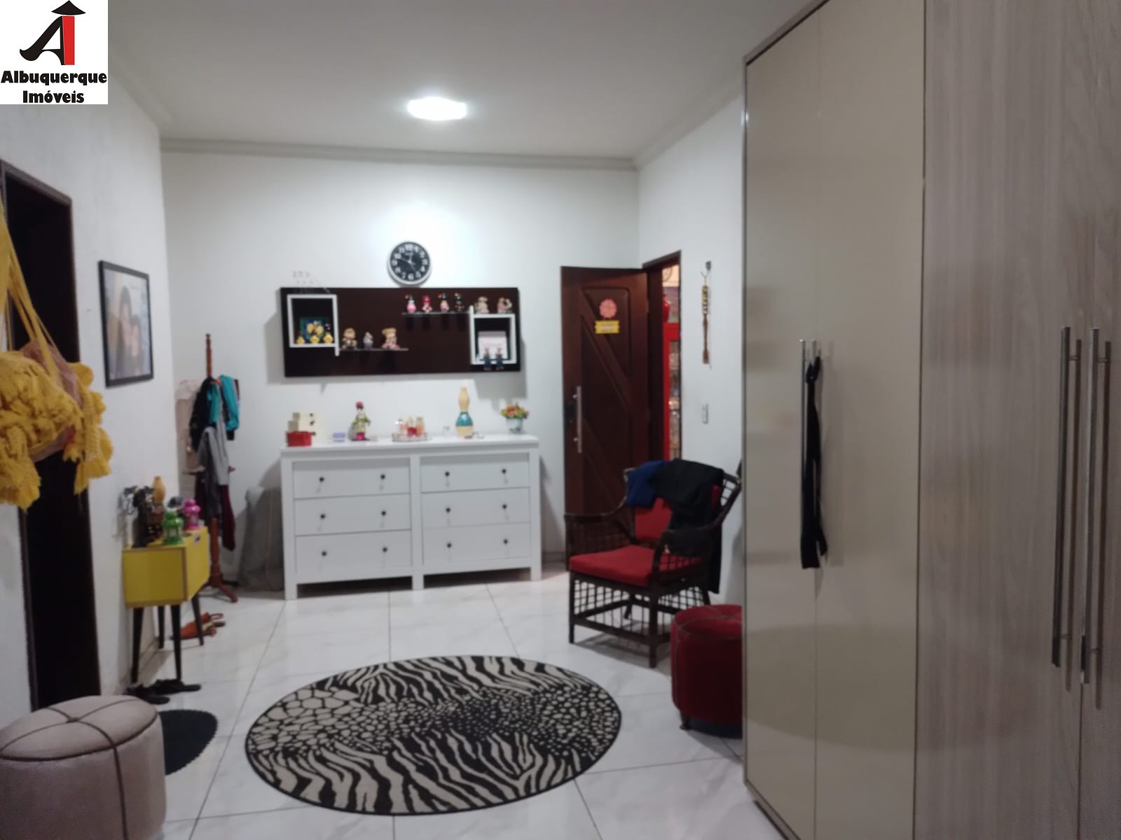 Casa à venda com 3 quartos, 460m² - Foto 1