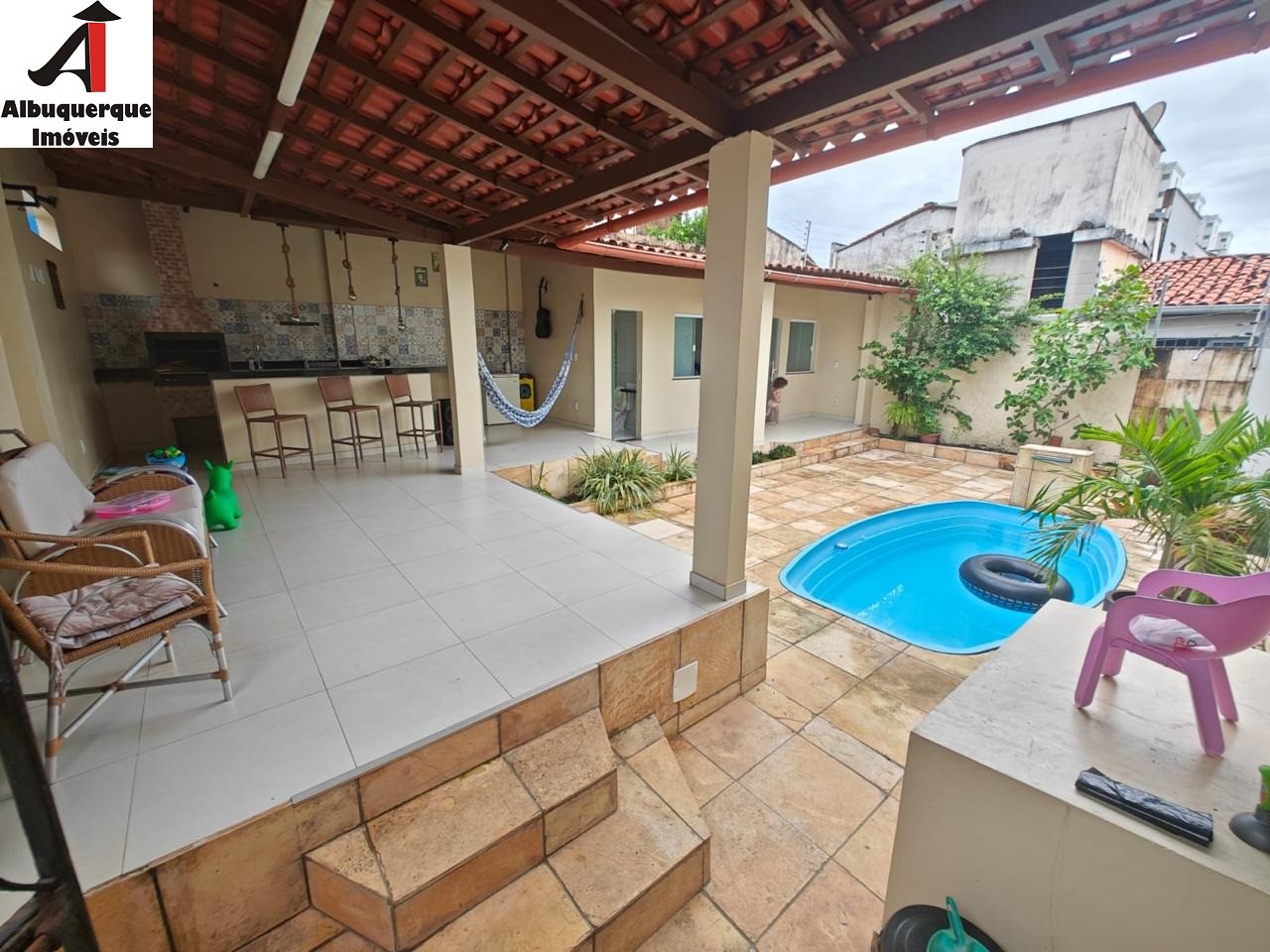 Casa à venda com 2 quartos, 300m² - Foto 3