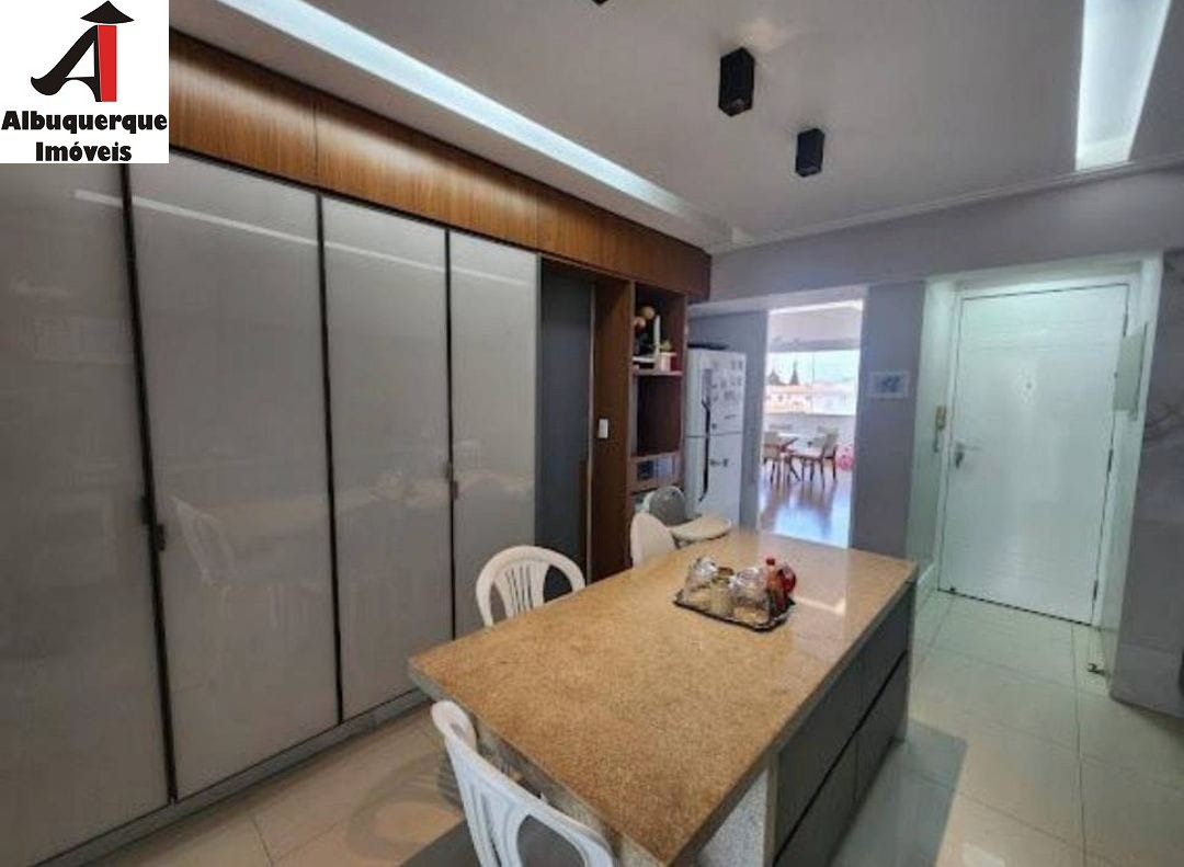 Apartamento à venda com 3 quartos, 180m² - Foto 4