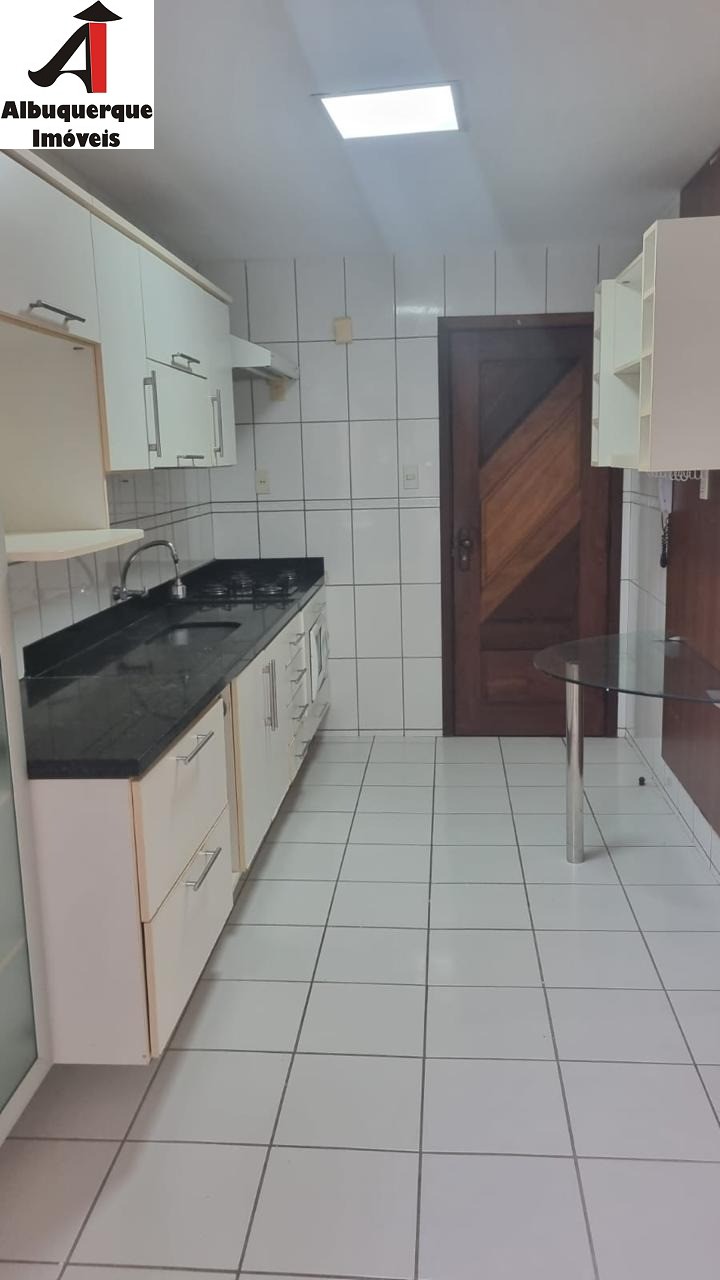 Apartamento à venda com 3 quartos, 128m² - Foto 2