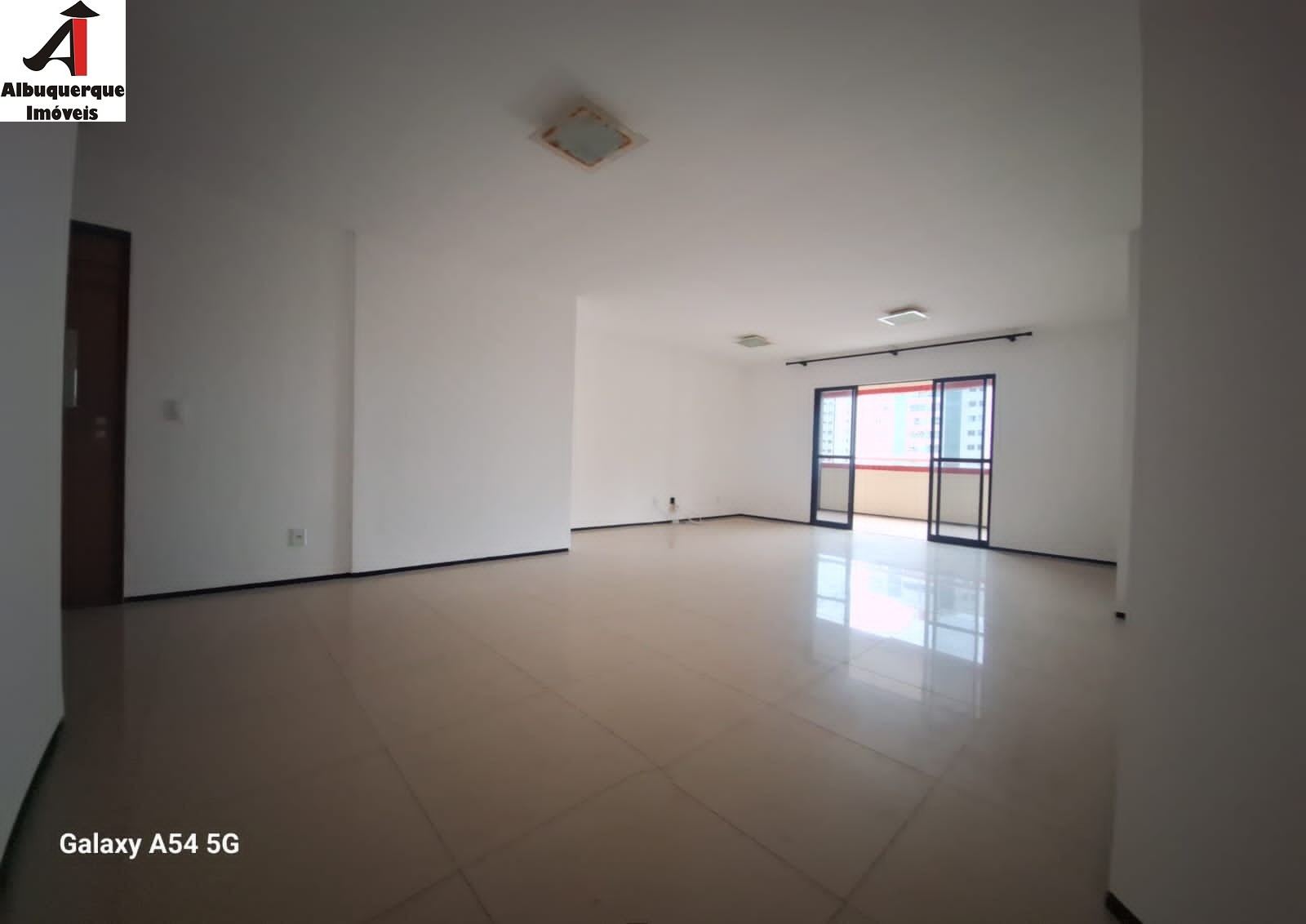 Apartamento à venda com 4 quartos, 220m² - Foto 3