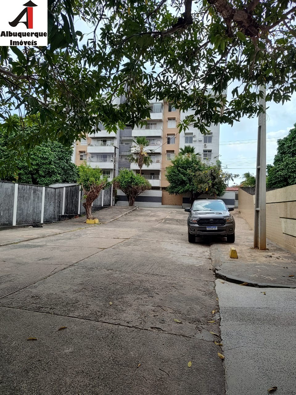 Apartamento à venda com 4 quartos, 200m² - Foto 1