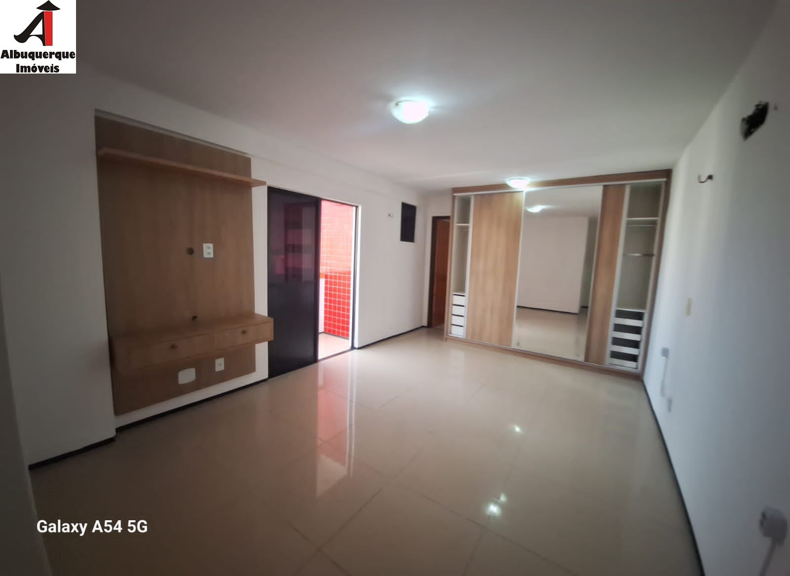 Apartamento à venda com 4 quartos, 220m² - Foto 2