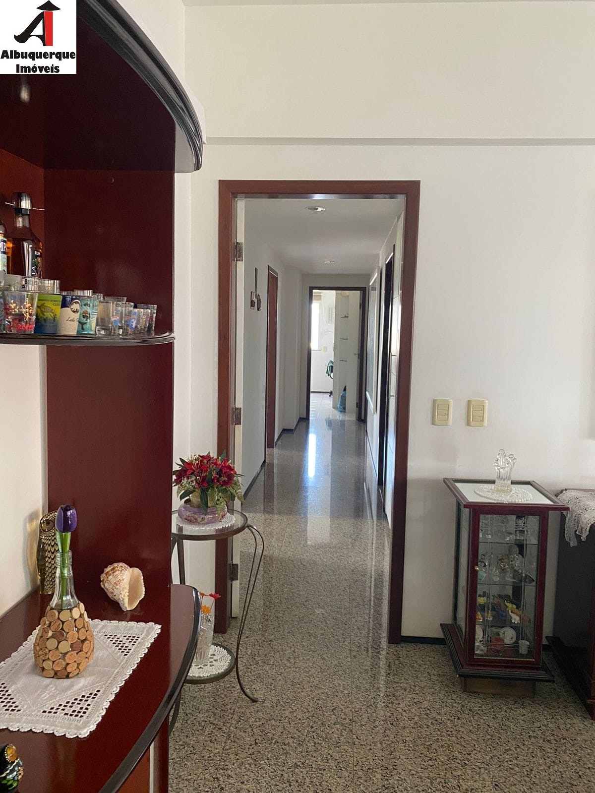 Apartamento à venda com 4 quartos, 217m² - Foto 4