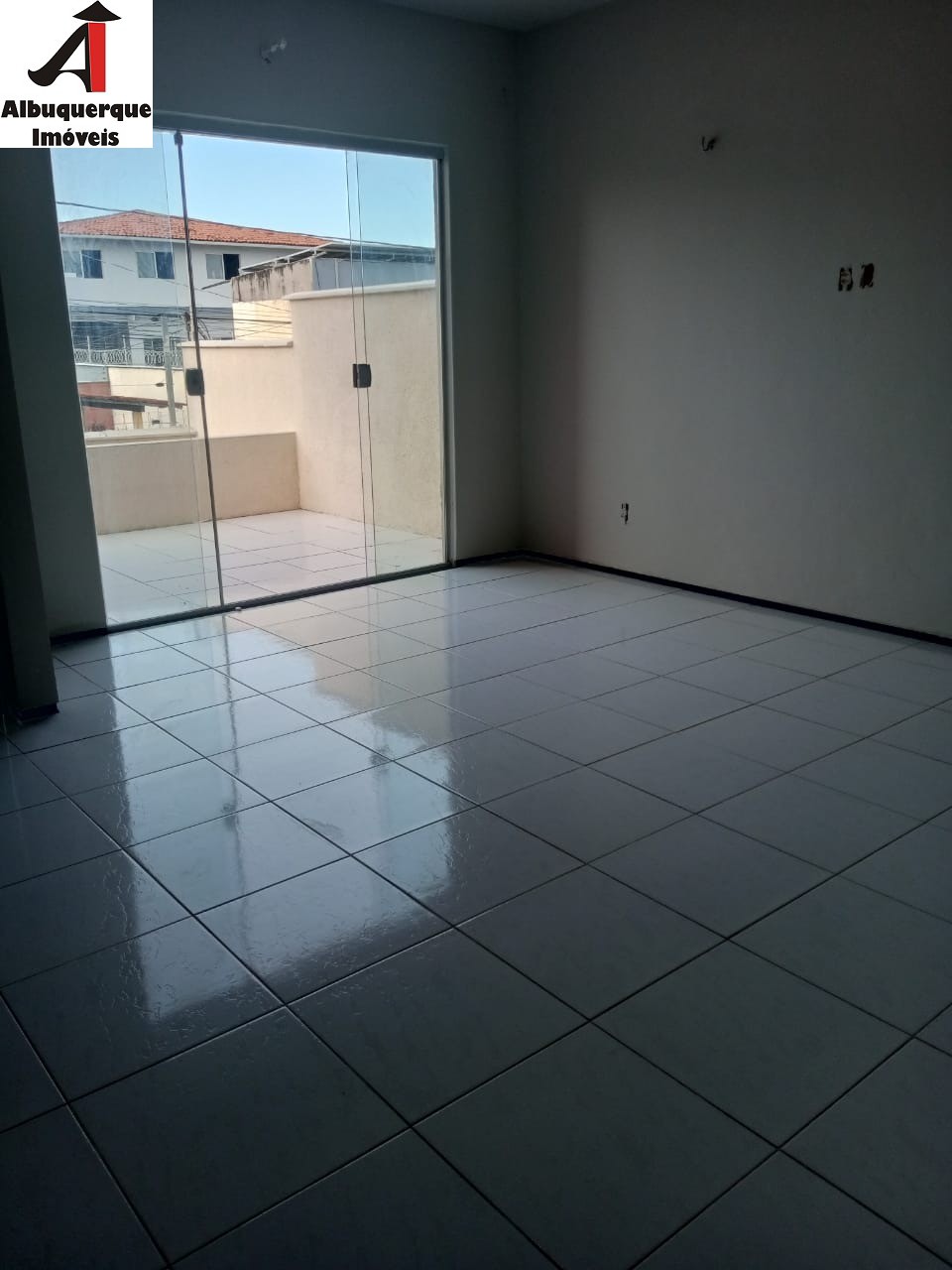 Casa à venda com 4 quartos, 350m² - Foto 1