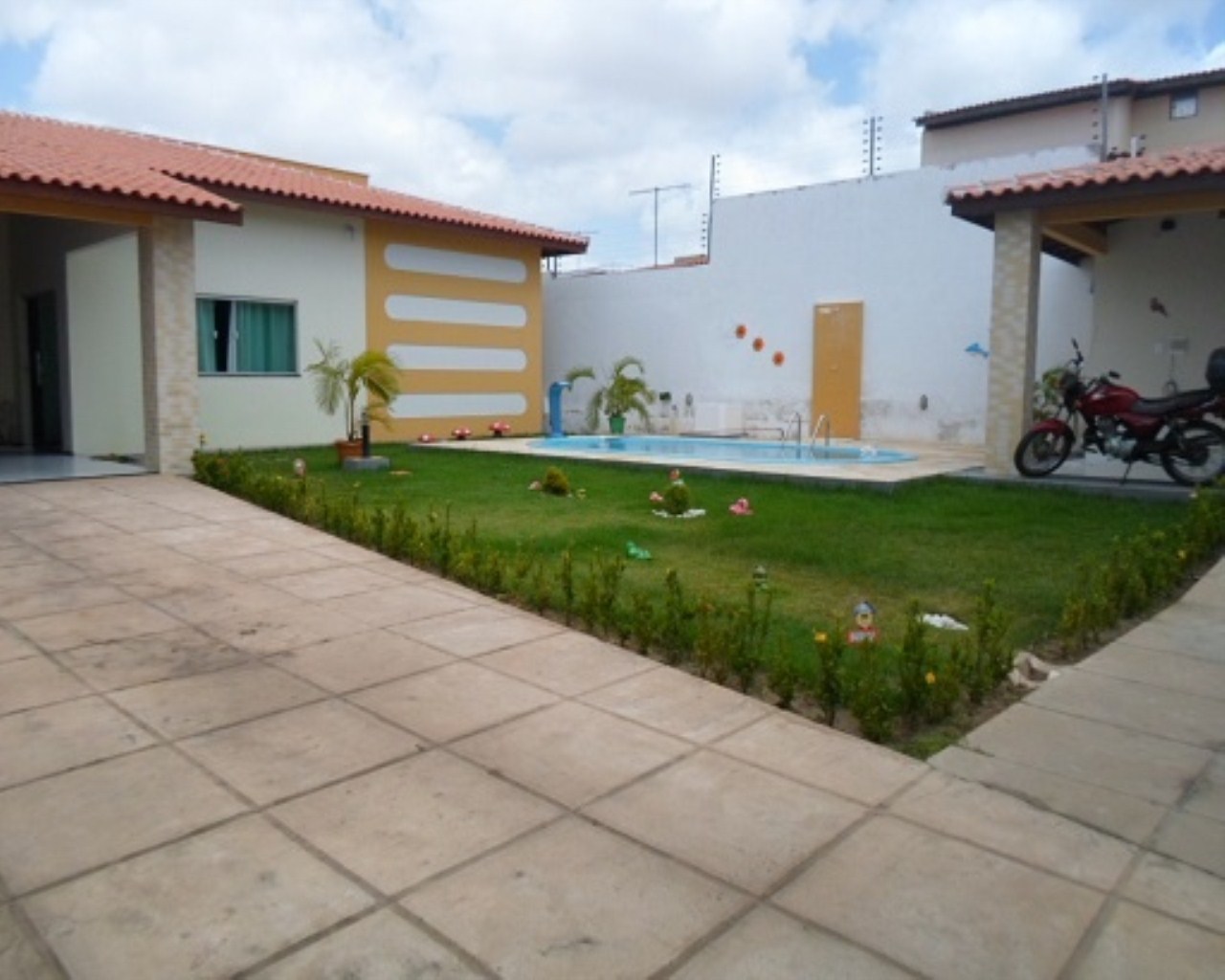 Casa à venda com 4 quartos, 300m² - Foto 1