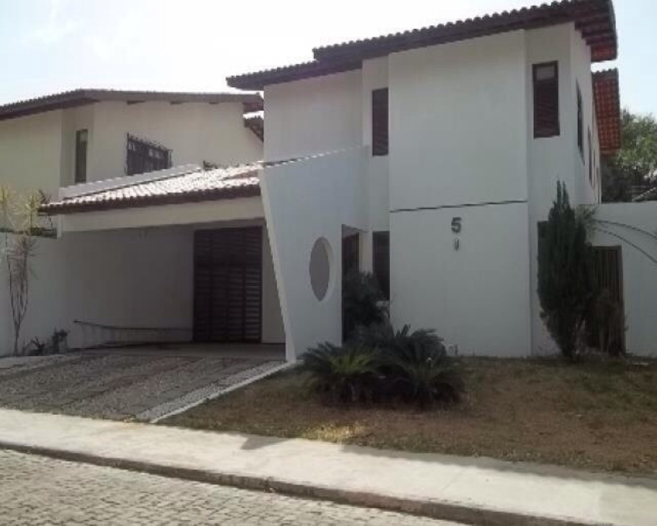 Casa para alugar com 4 quartos, 270m² - Foto 1