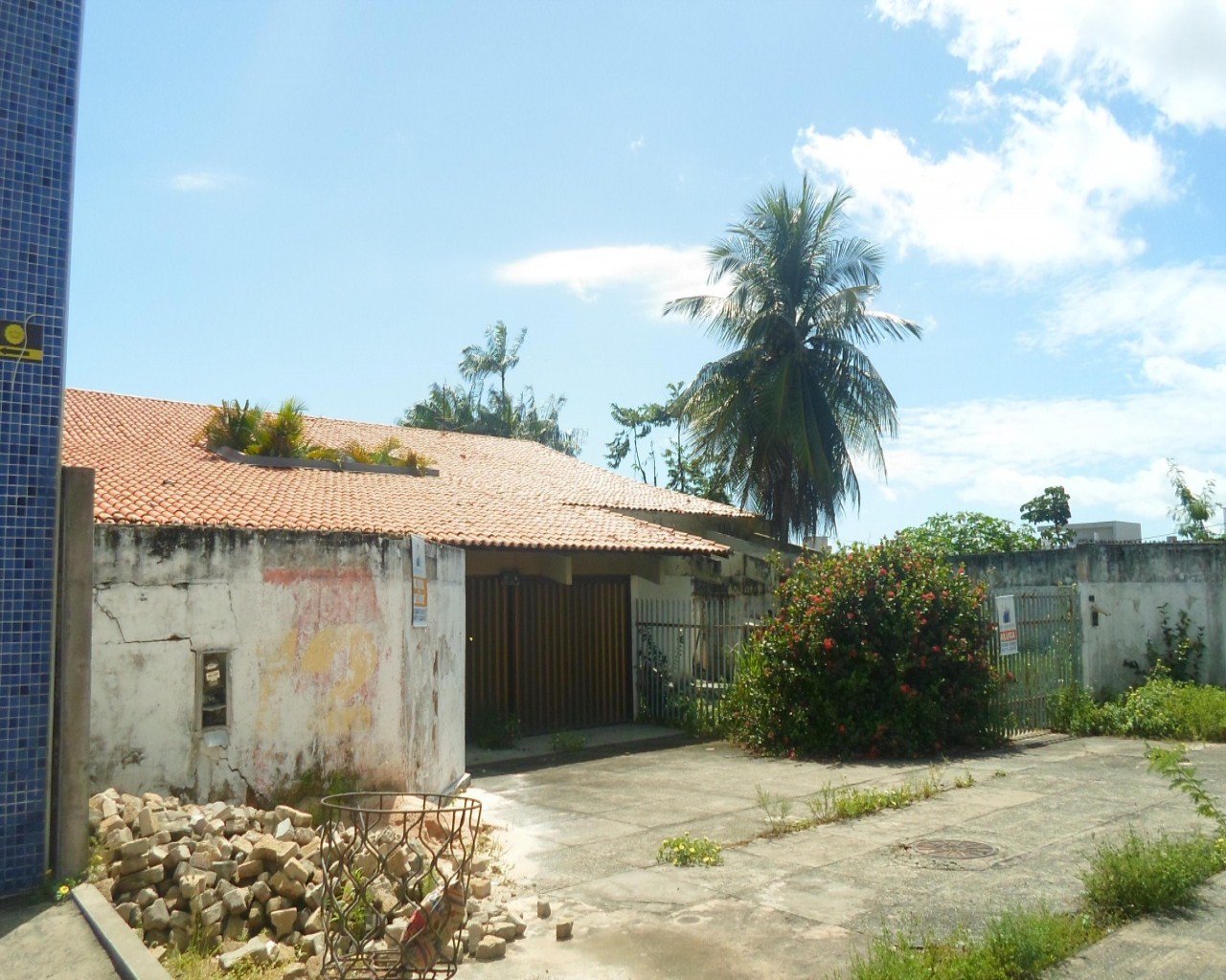 Casa à venda com 4 quartos, 1600m² - Foto 2