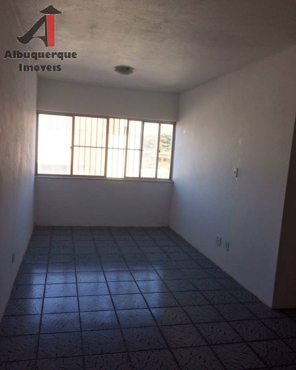 Apartamento à venda com 2 quartos, 70m² - Foto 2