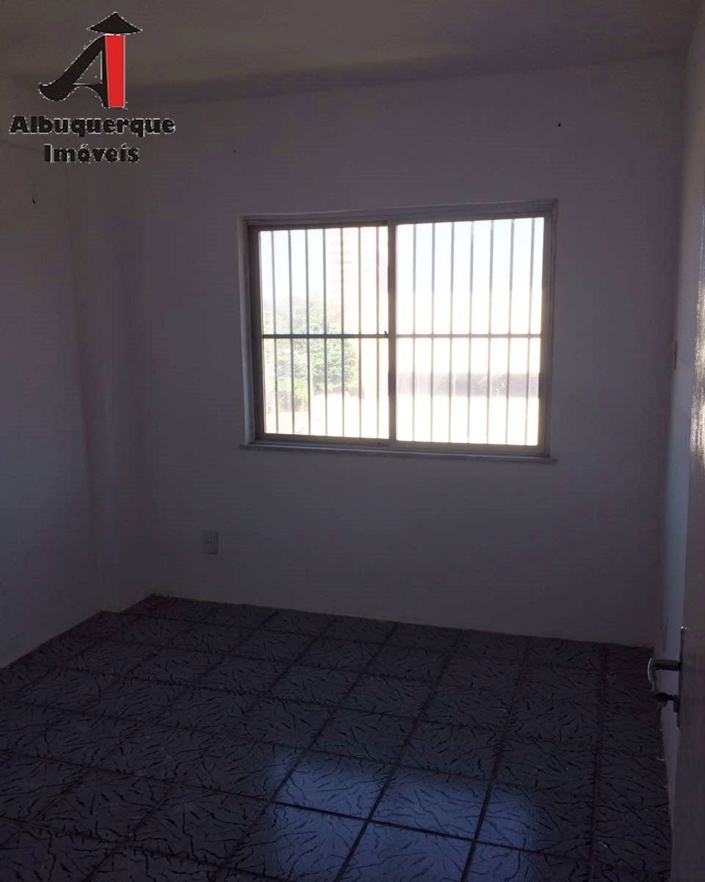 Apartamento à venda com 2 quartos, 70m² - Foto 3