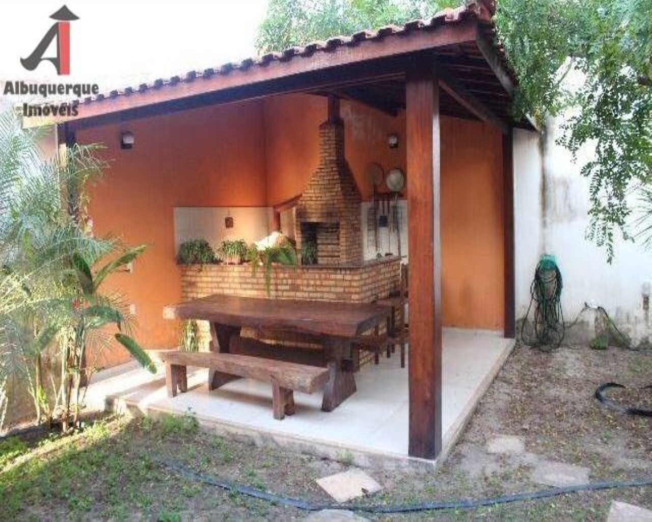 Casa à venda com 4 quartos, 132m² - Foto 2