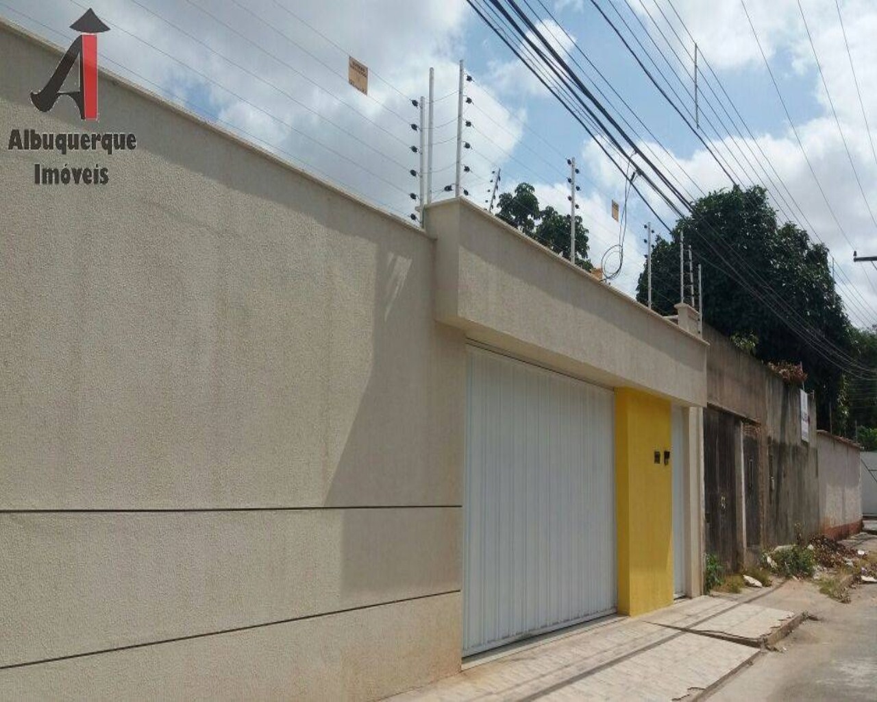 Casa à venda com 3 quartos, 360m² - Foto 1