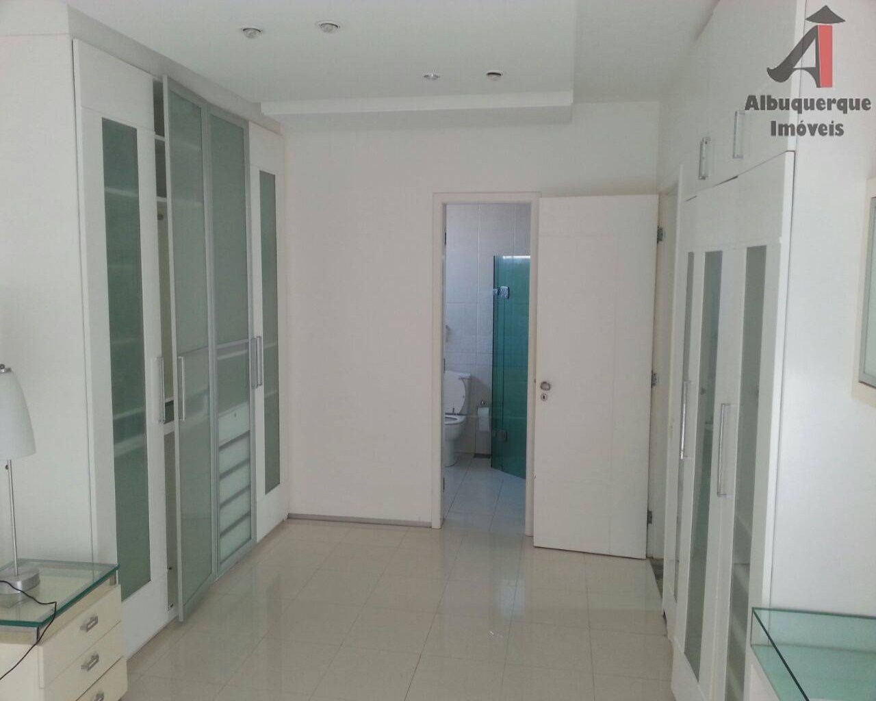 Apartamento para alugar com 3 quartos, 160m² - Foto 1