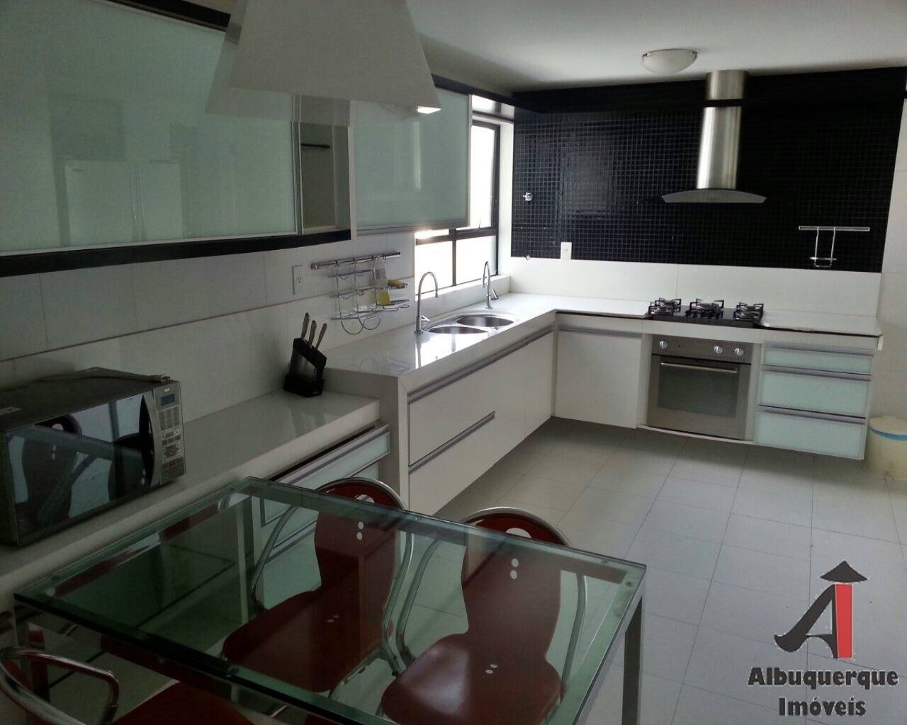 Apartamento para alugar com 3 quartos, 160m² - Foto 4