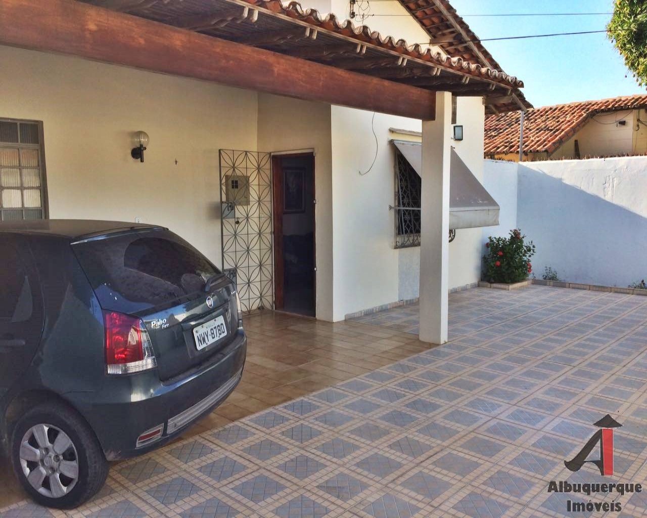 Casa à venda com 3 quartos, 175m² - Foto 1