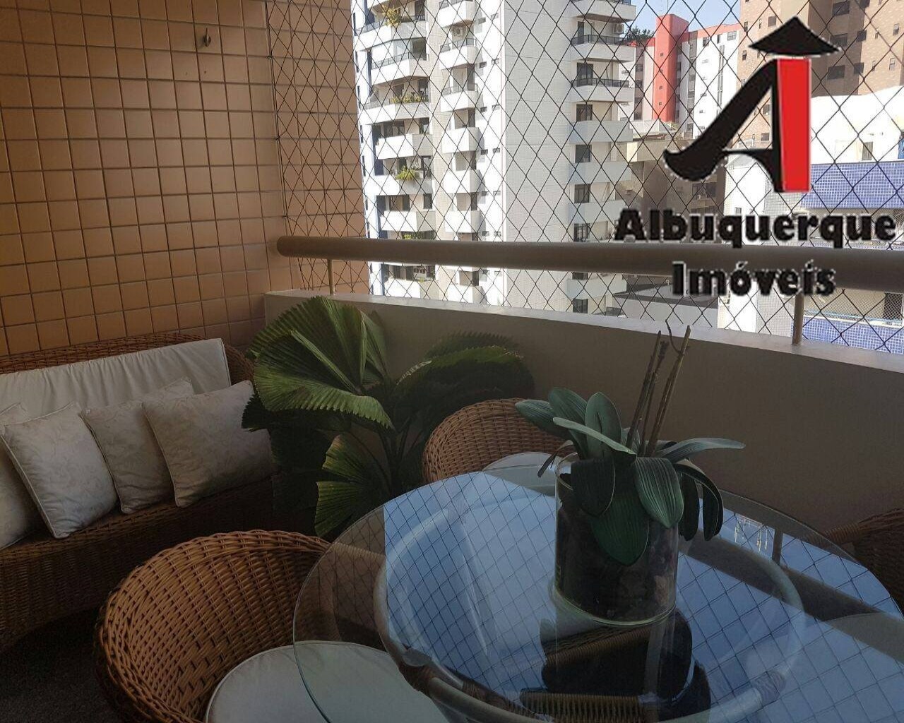 Apartamento à venda com 3 quartos, 100m² - Foto 1