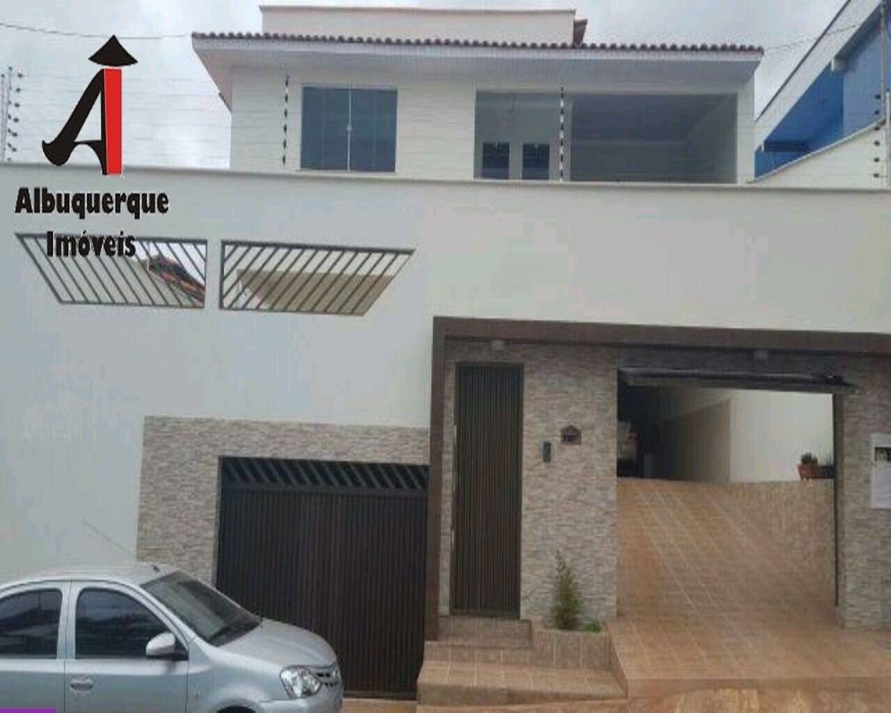 Casa à venda com 7 quartos, 750m² - Foto 1