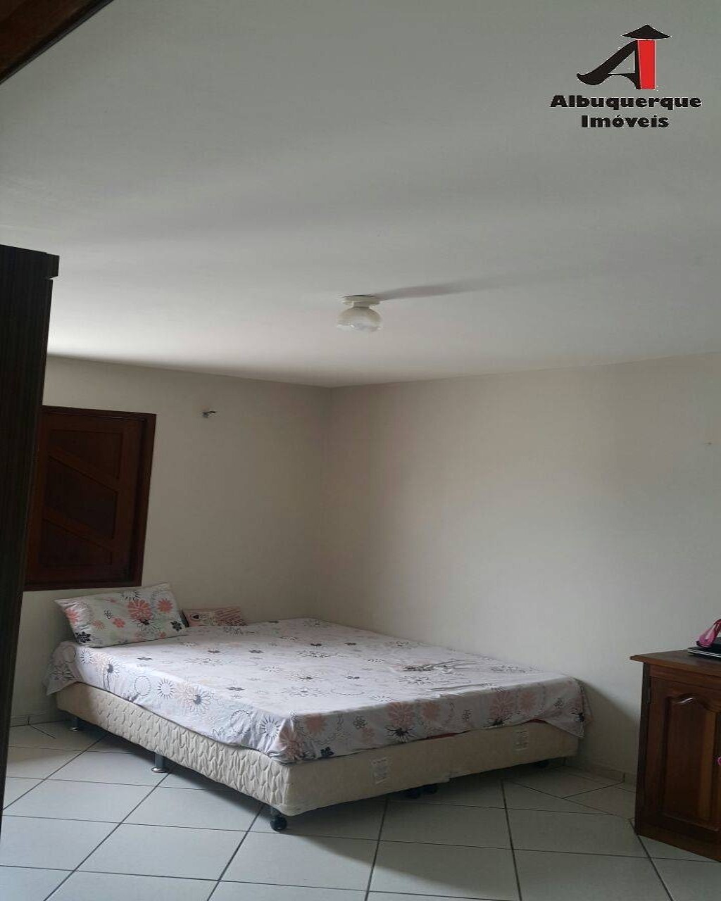 Casa à venda com 2 quartos, 200m² - Foto 4