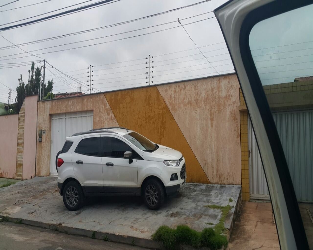 Casa à venda com 2 quartos, 200m² - Foto 1