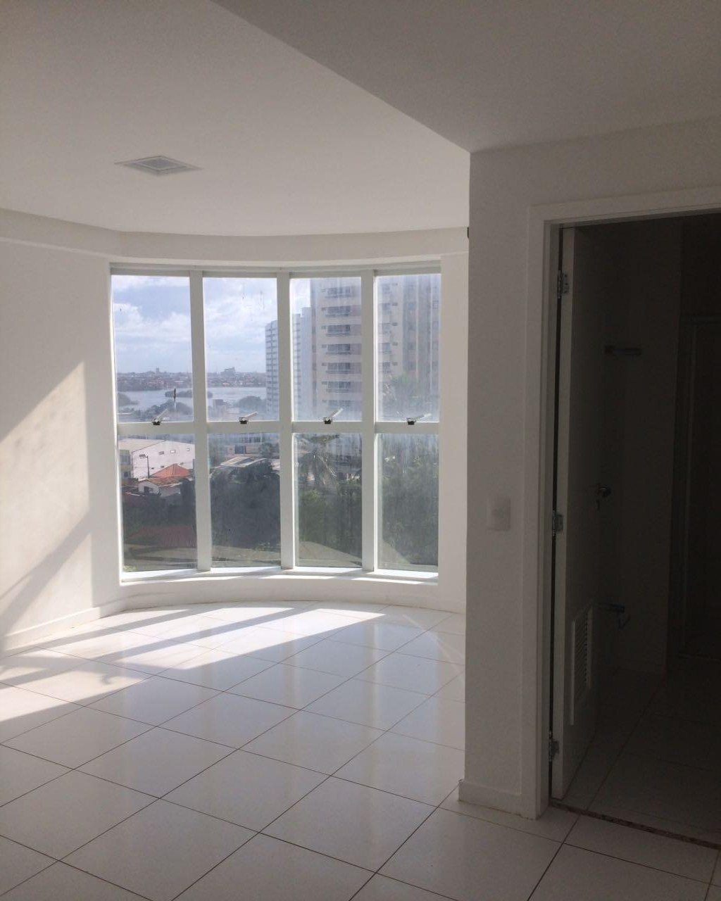 Apartamento à venda com 4 quartos, 200m² - Foto 5