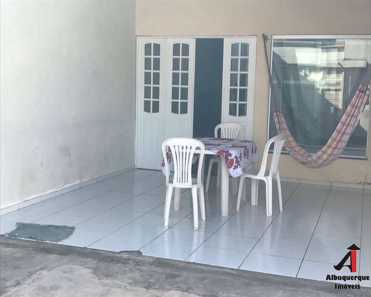 Casa à venda com 4 quartos, 170m² - Foto 2