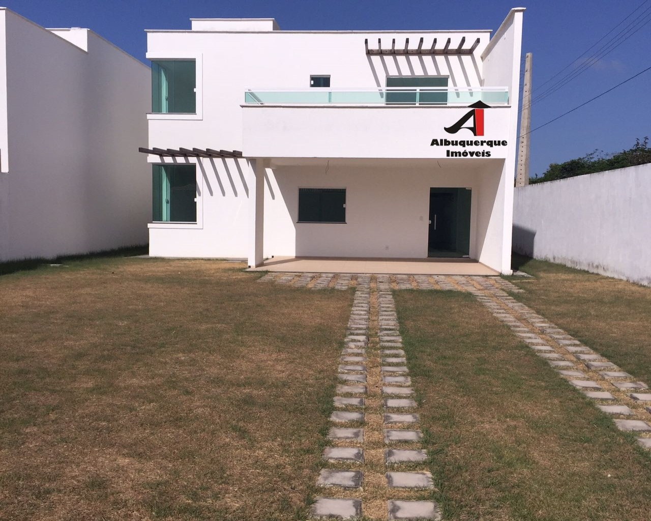 Casa à venda com 3 quartos, 360m² - Foto 1