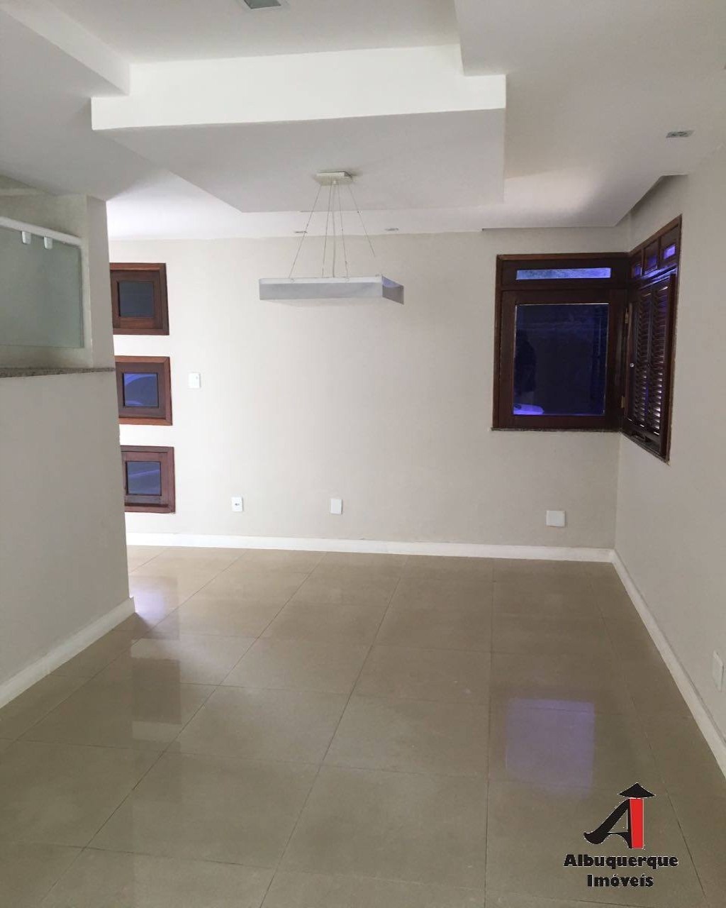 Casa para alugar com 4 quartos, 400m² - Foto 3