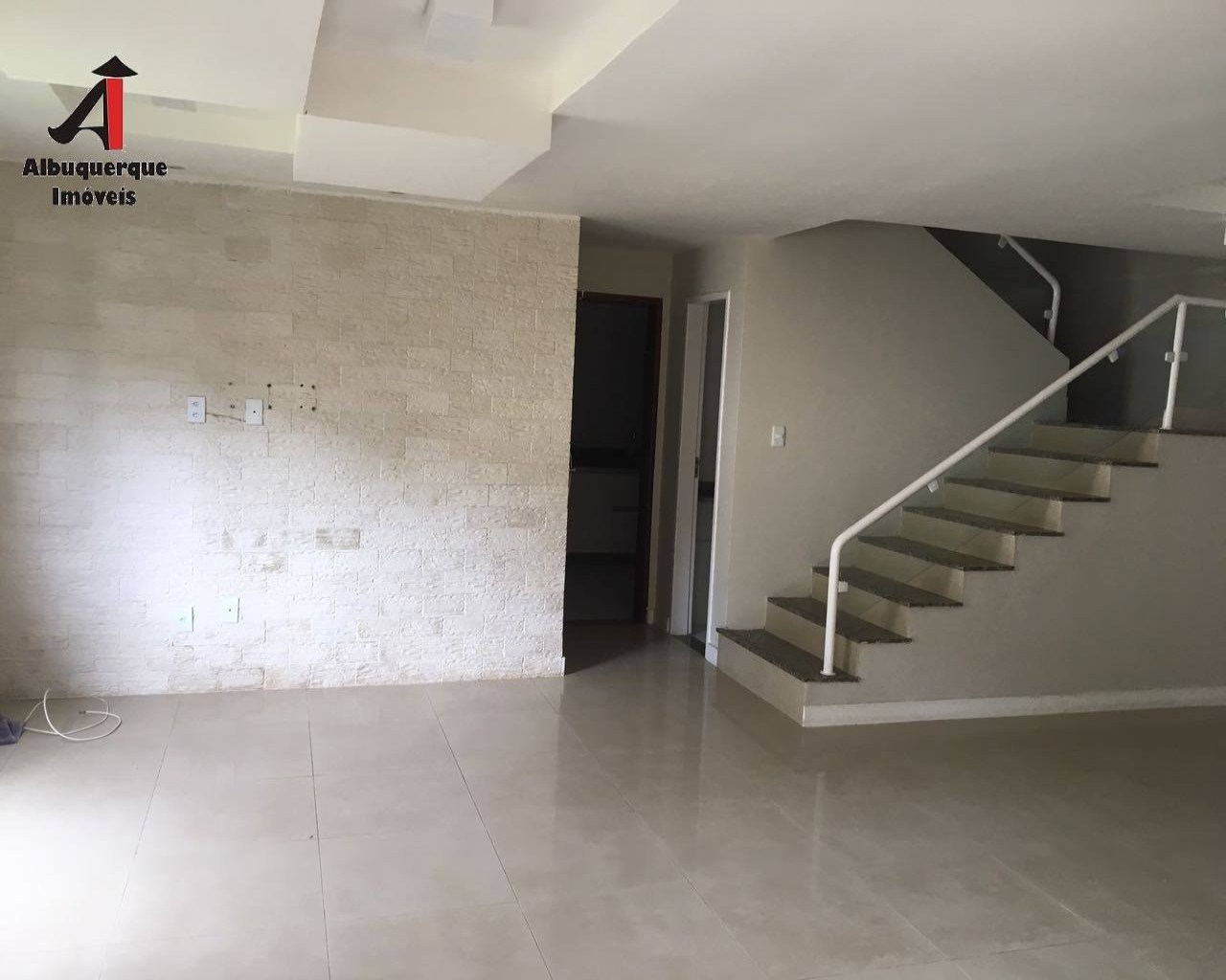 Casa para alugar com 4 quartos, 400m² - Foto 4