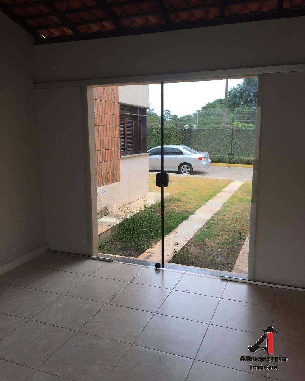 Casa para alugar com 4 quartos, 400m² - Foto 5