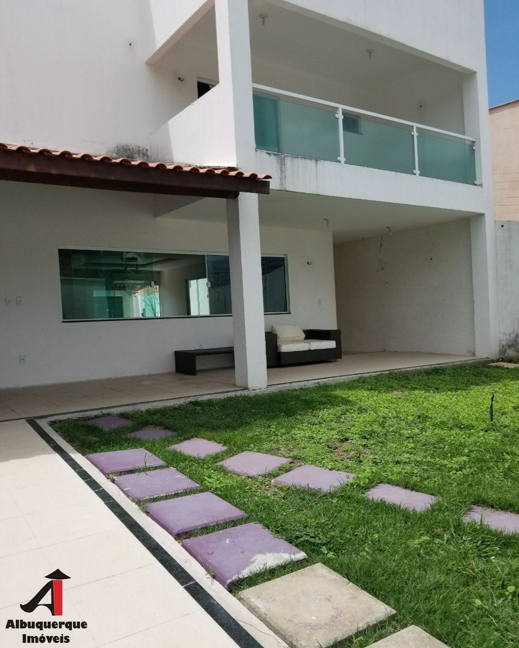 Casa à venda com 3 quartos, 360m² - Foto 1