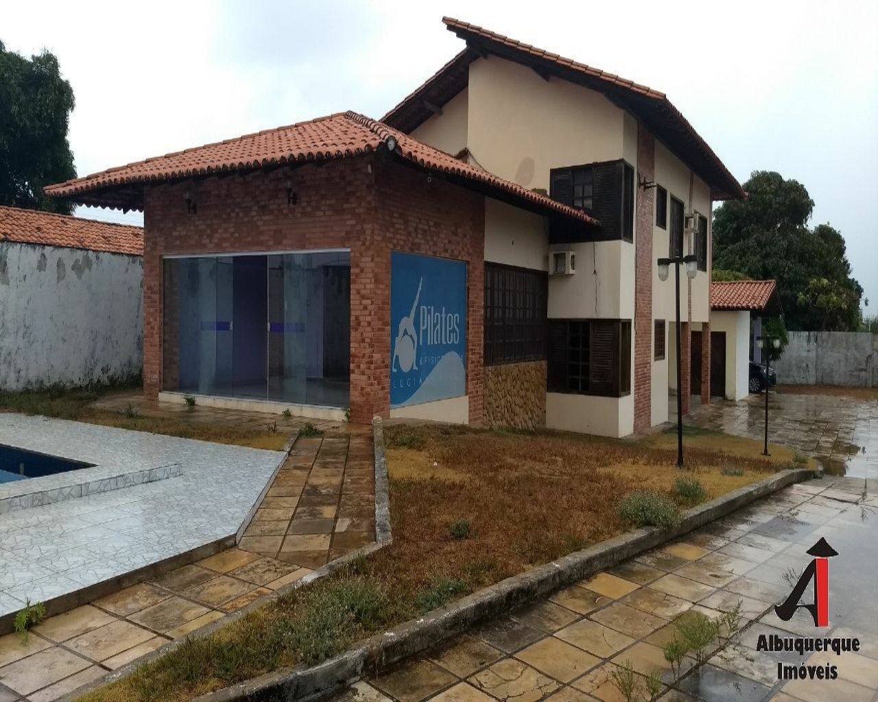 Casa à venda com 4 quartos, 1200m² - Foto 2