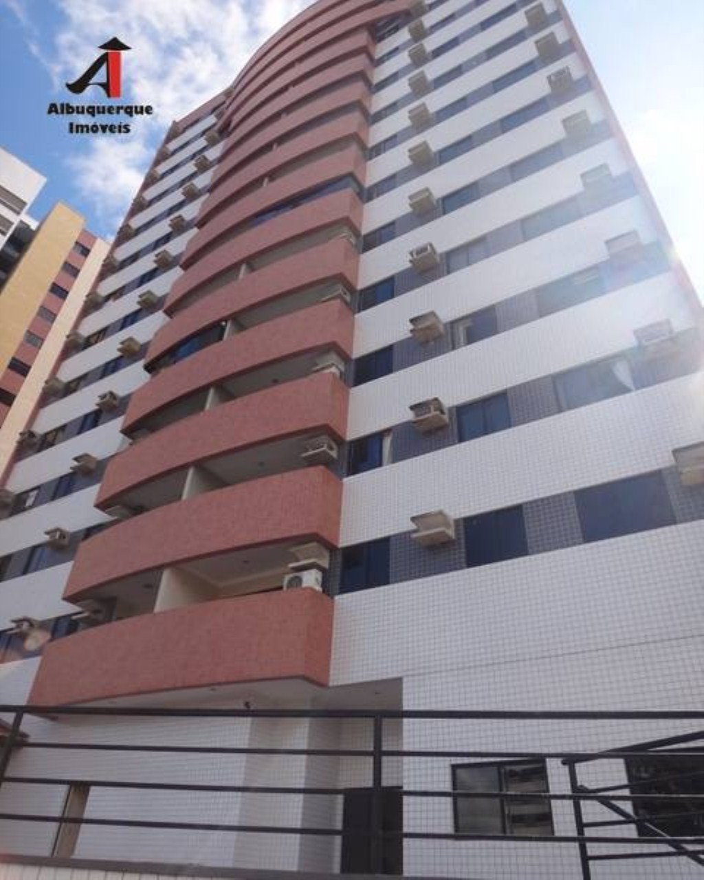 Apartamento para alugar com 3 quartos, 95m² - Foto 2