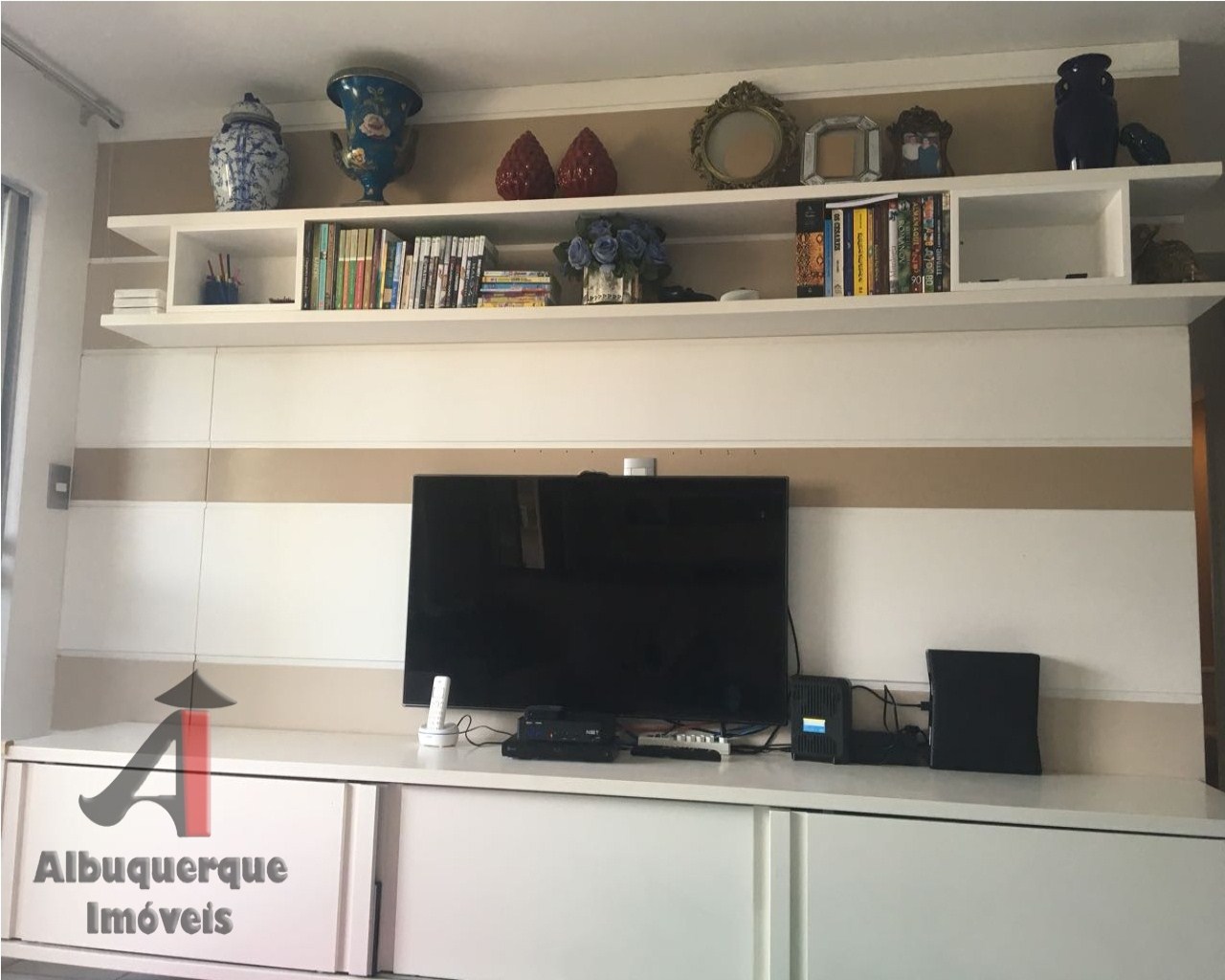 Apartamento à venda com 3 quartos, 117m² - Foto 1