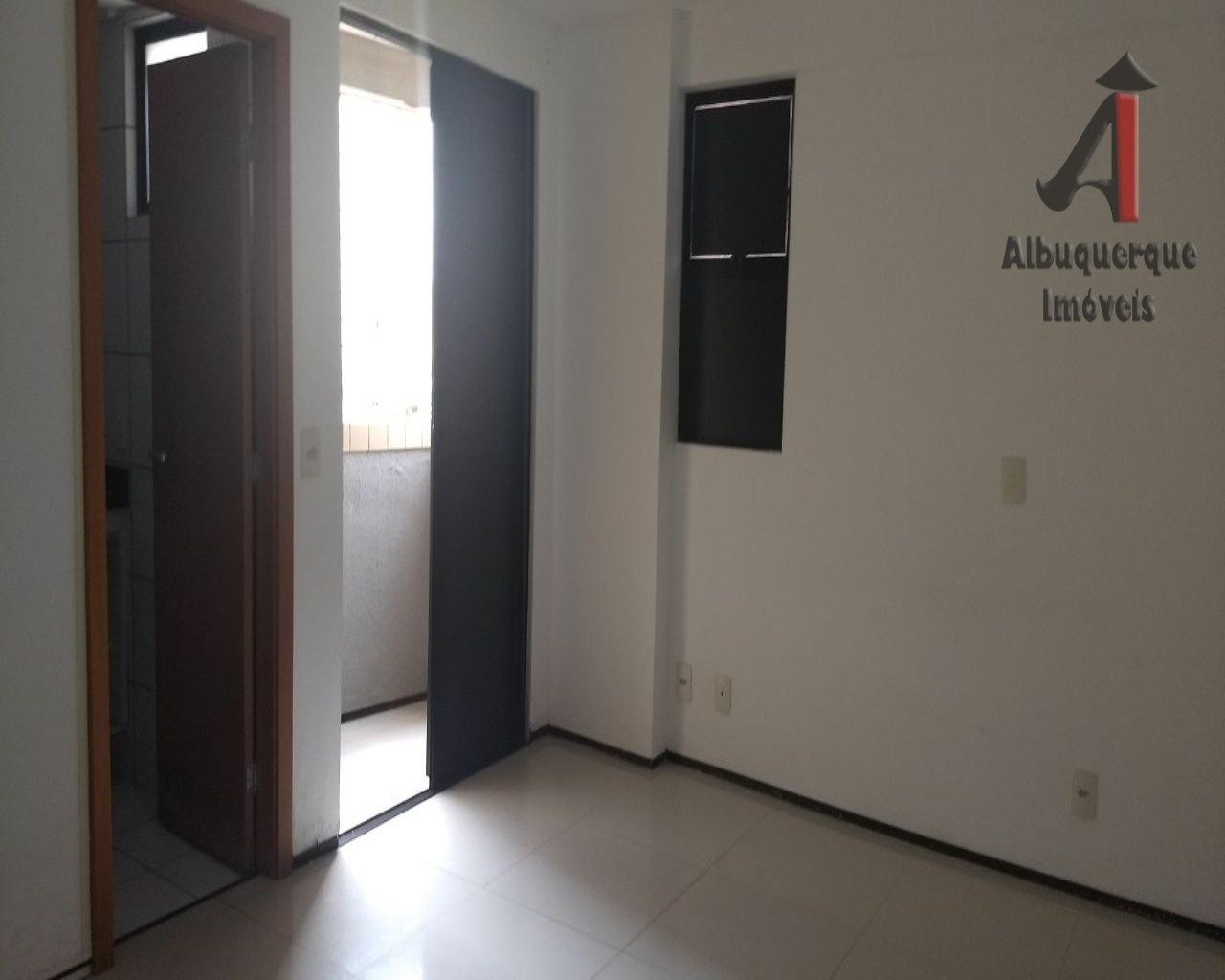 Apartamento à venda com 2 quartos, 110m² - Foto 4