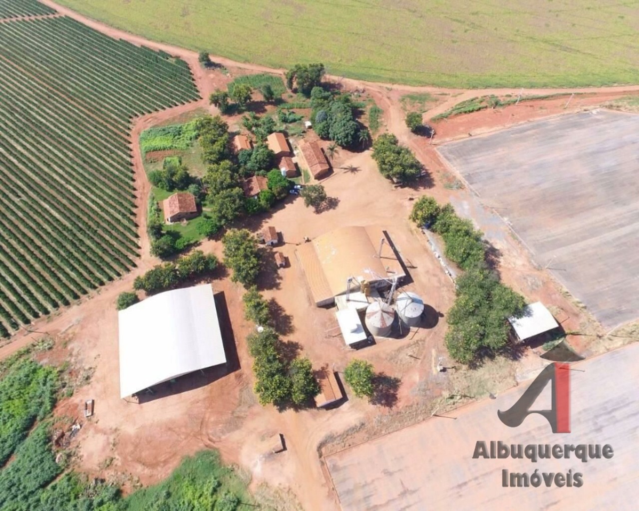 Fazenda à venda com 22 quartos, 2200m² - Foto 7