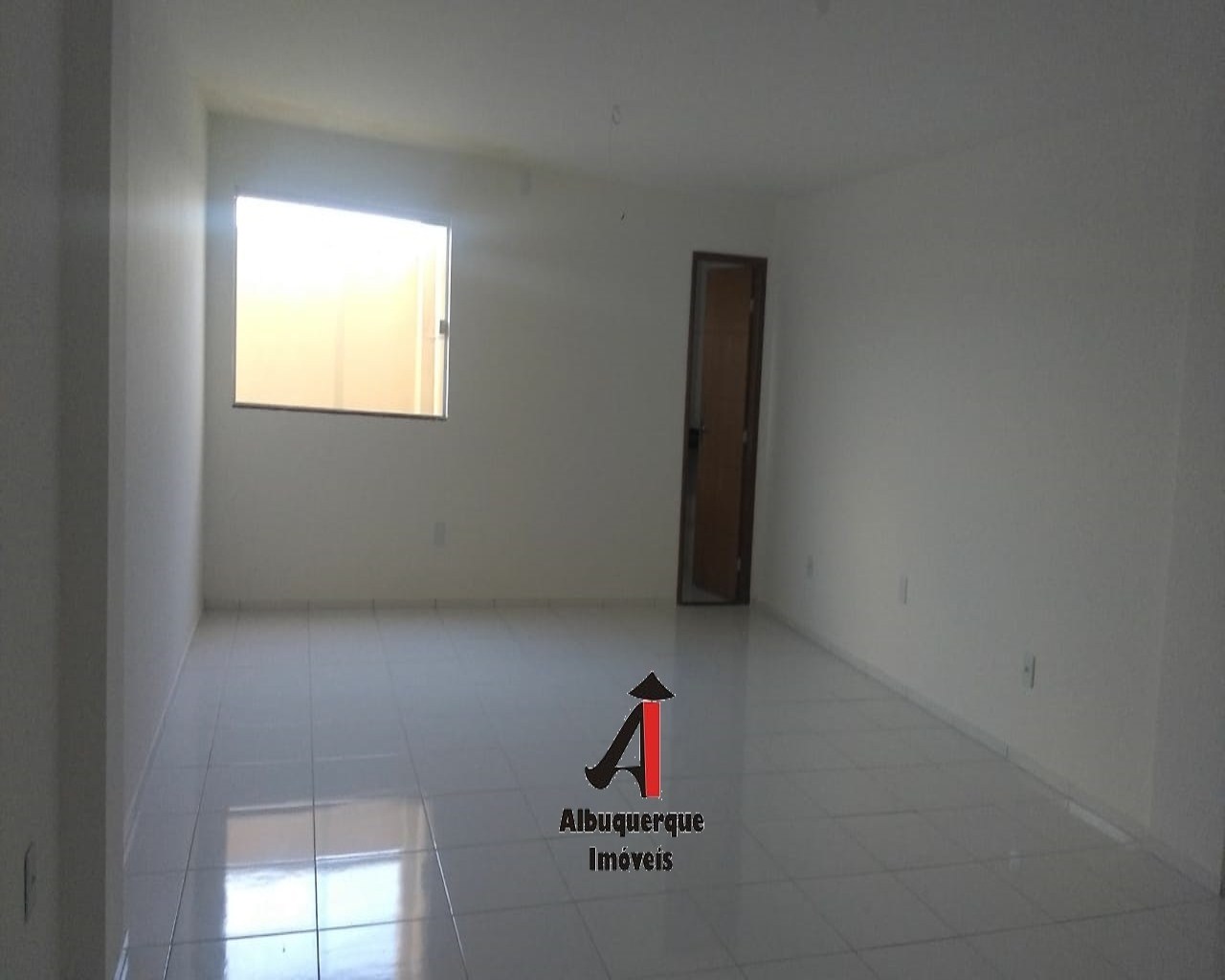 Prédio Inteiro para alugar com 3 quartos, 250m² - Foto 2