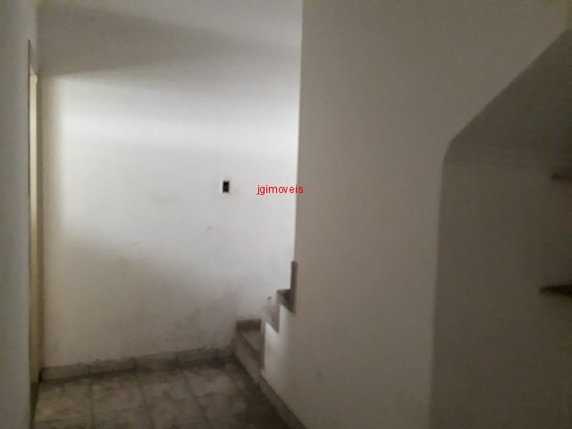 Casa à venda com 5 quartos, 210m² - Foto 17