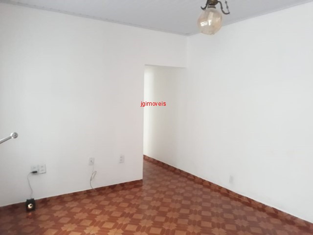 Casa à venda com 2 quartos, 180m² - Foto 2