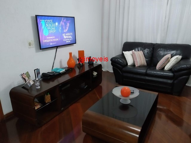 Casa à venda com 3 quartos, 200m² - Foto 1