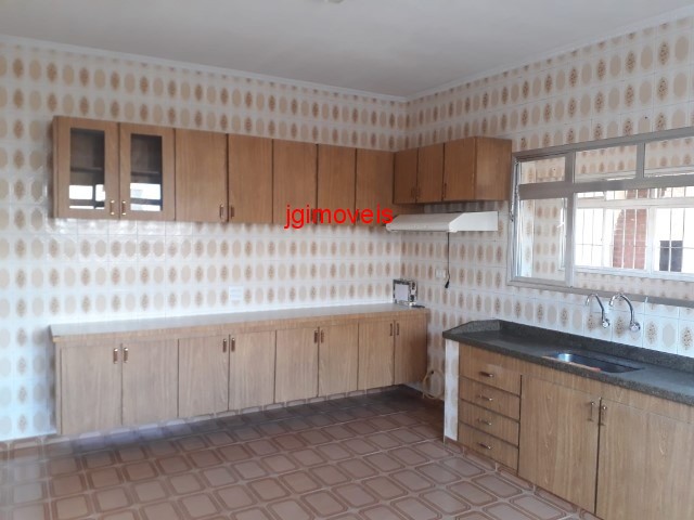 Casa à venda com 3 quartos, 200m² - Foto 1